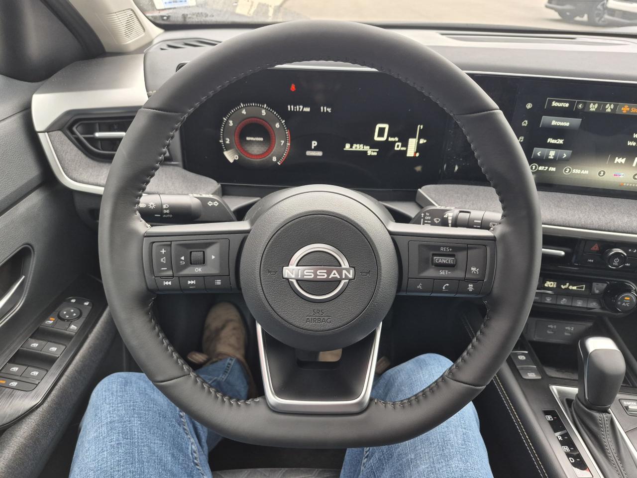 2025 Nissan Kicks SV Photo7