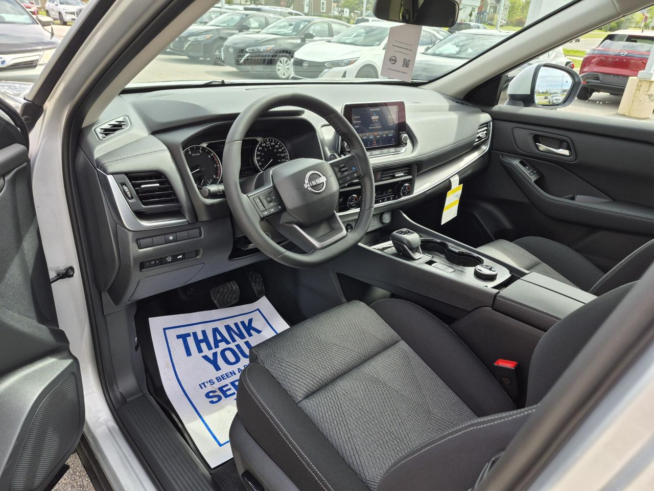2025 Nissan Rogue SV MOONROOF Photo6