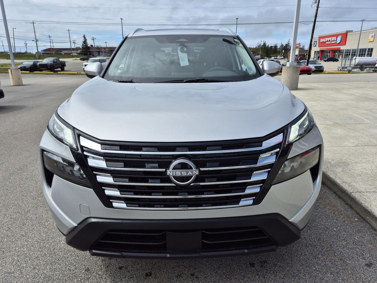 2025 Nissan Rogue SV MOONROOF Photo2
