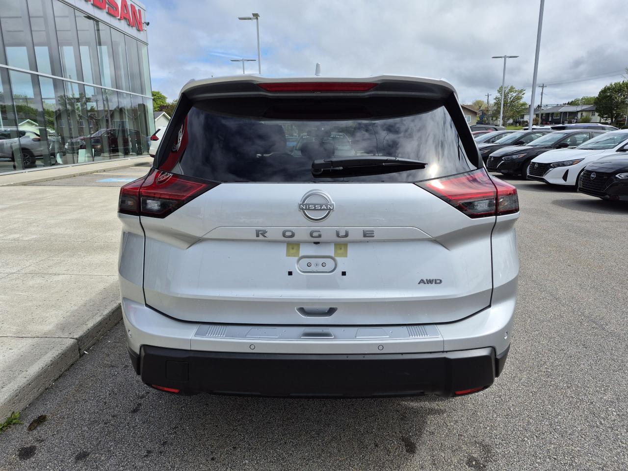 2025 Nissan Rogue SV MOONROOF Photo4