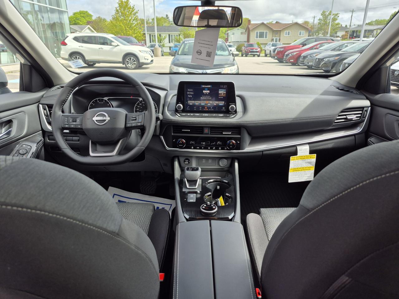 2025 Nissan Rogue SV MOONROOF Photo14