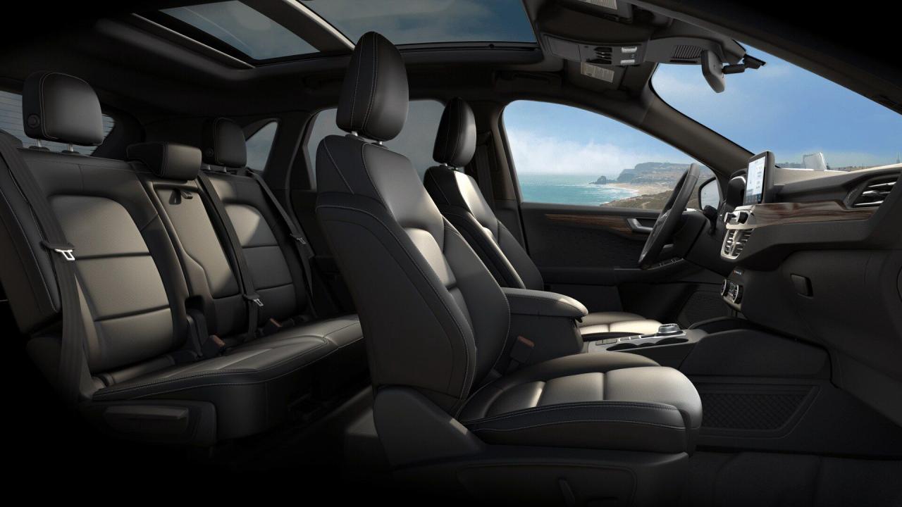 2020 Ford Escape Titanium AWD Photo5