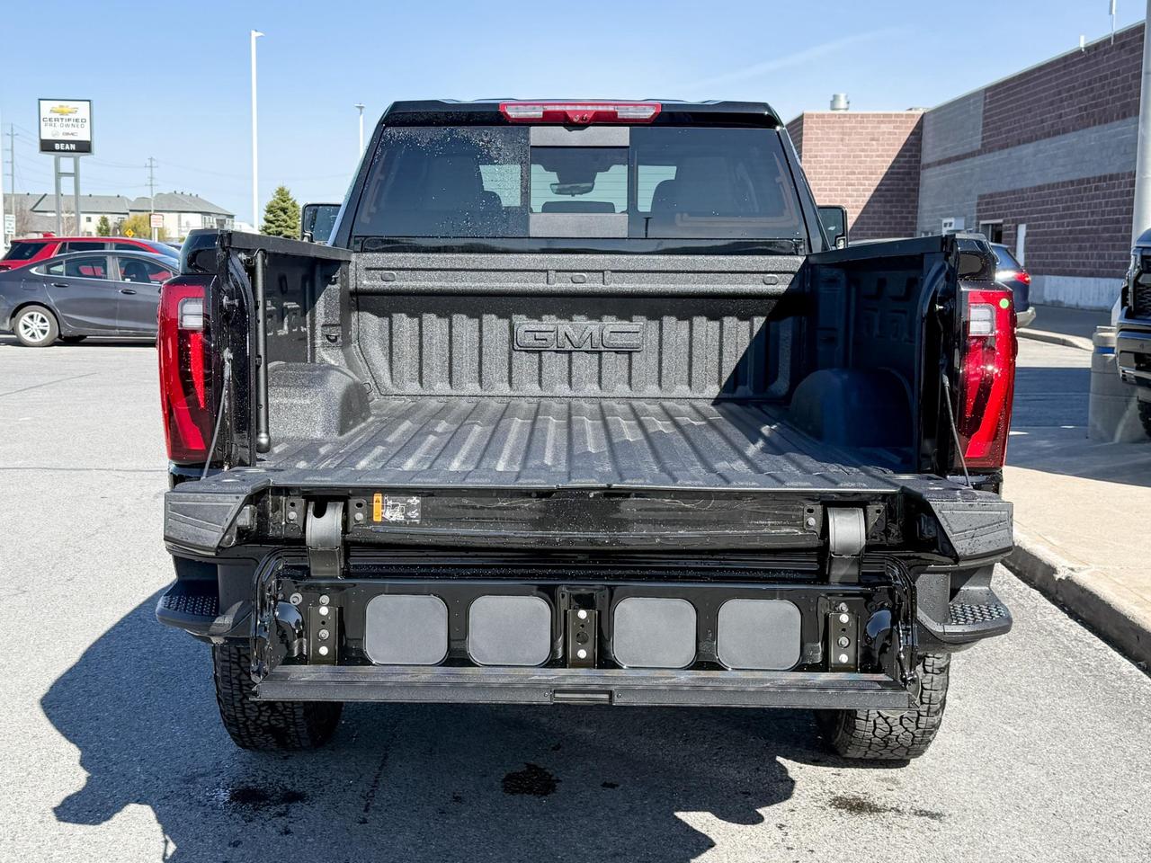 2025 GMC Sierra 2500 HD Denali DURAMAX 6.6L V8 WITH REMOTE START/ENTRY, HEATED SEATS, HEATED STEERING WHEEL, VENTILATED SEATS, SUNROOF, HD SURROUND VISION Photo4