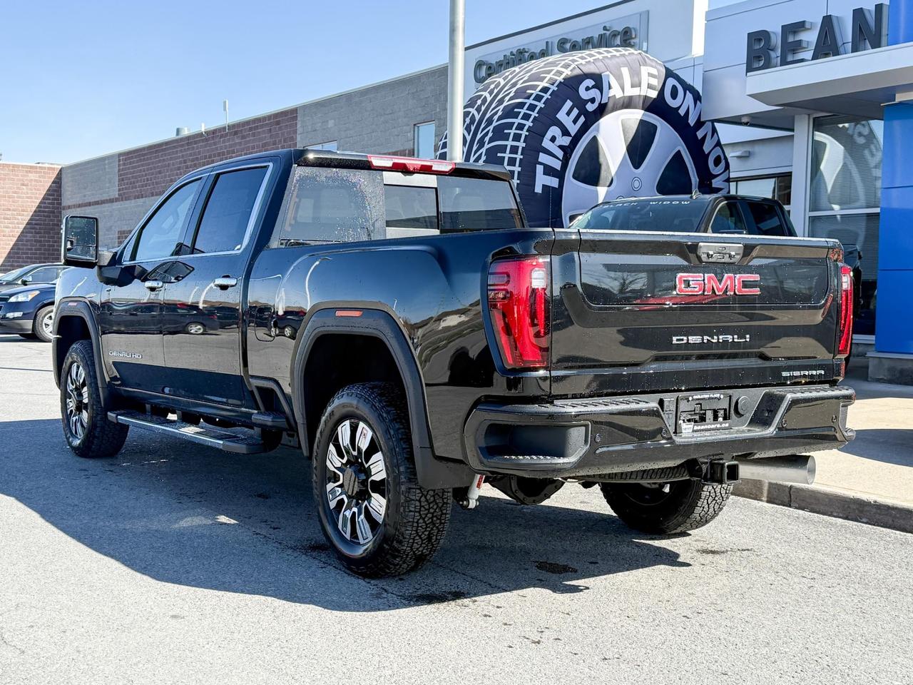 2025 GMC Sierra 2500 HD Denali DURAMAX 6.6L V8 WITH REMOTE START/ENTRY, HEATED SEATS, HEATED STEERING WHEEL, VENTILATED SEATS, SUNROOF, HD SURROUND VISION Photo