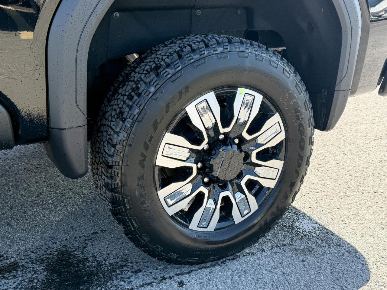 2025 GMC Sierra 2500 HD Denali DURAMAX 6.6L V8 WITH REMOTE START/ENTRY, HEATED SEATS, HEATED STEERING WHEEL, VENTILATED SEATS, SUNROOF, HD SURROUND VISION Photo