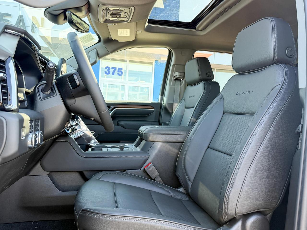 2025 GMC Sierra 2500 HD Denali DURAMAX 6.6L V8 WITH REMOTE START/ENTRY, HEATED SEATS, HEATED STEERING WHEEL, VENTILATED SEATS, SUNROOF, HD SURROUND VISION Photo