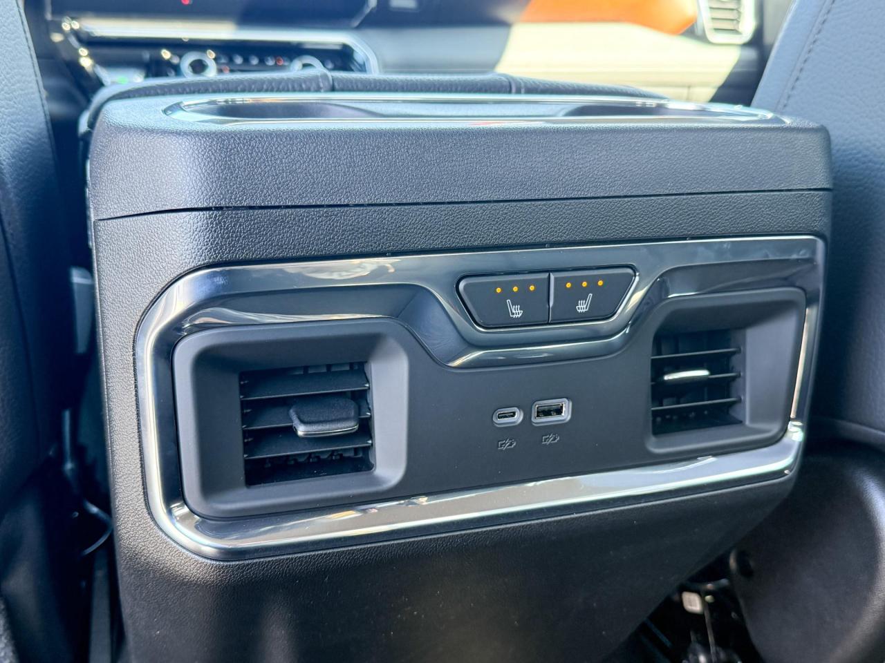 2025 GMC Sierra 2500 HD Denali DURAMAX 6.6L V8 WITH REMOTE START/ENTRY, HEATED SEATS, HEATED STEERING WHEEL, VENTILATED SEATS, SUNROOF, HD SURROUND VISION Photo