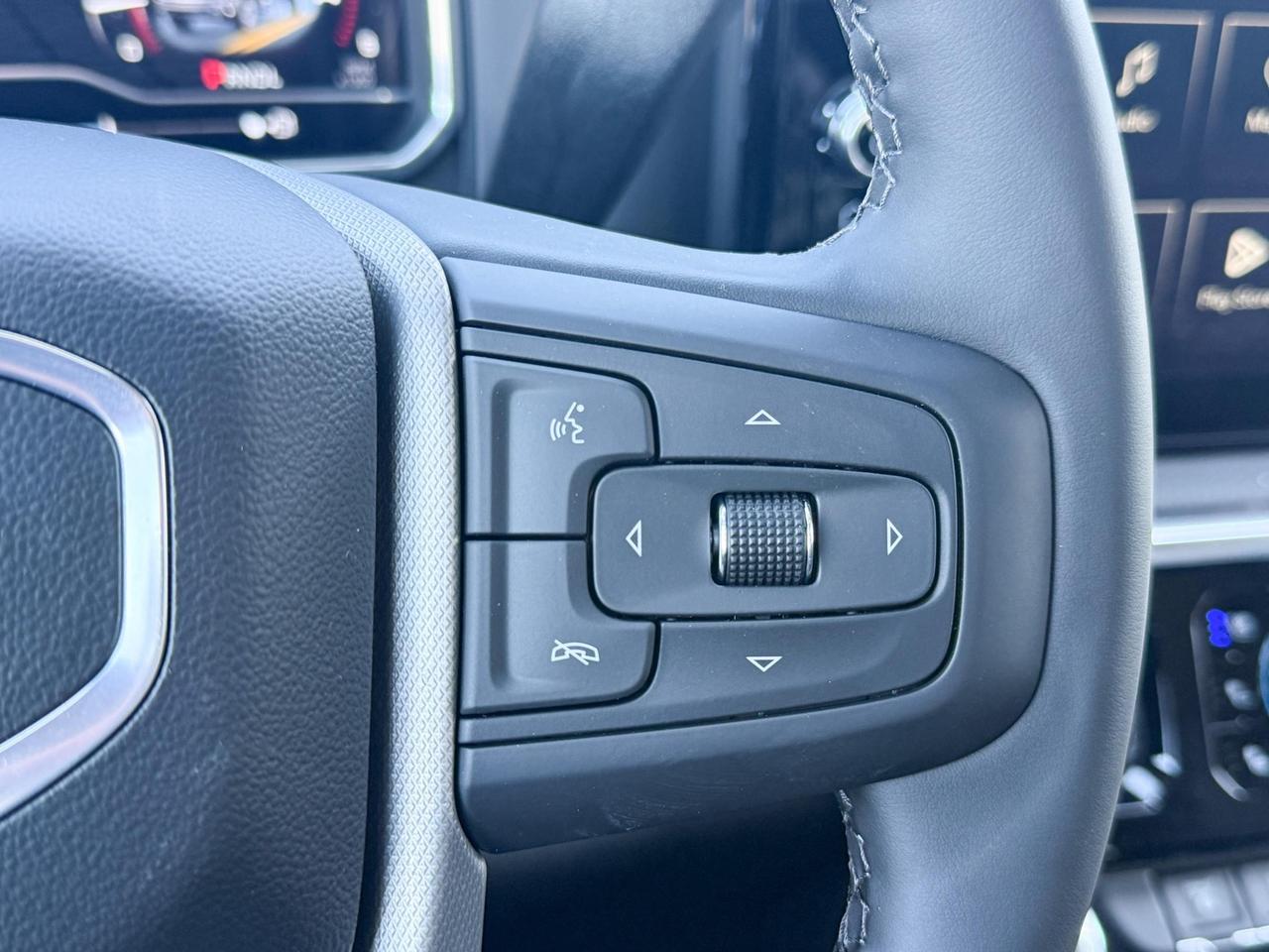2025 GMC Sierra 2500 HD Denali DURAMAX 6.6L V8 WITH REMOTE START/ENTRY, HEATED SEATS, HEATED STEERING WHEEL, VENTILATED SEATS, SUNROOF, HD SURROUND VISION Photo