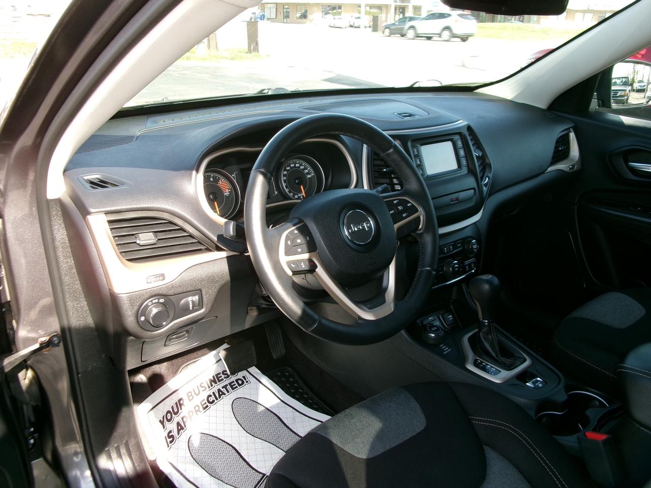 2016 Jeep Cherokee Sport  4x4 - Photo #6