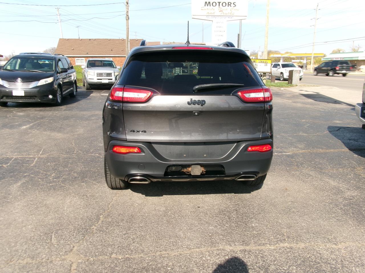 2016 Jeep Cherokee Sport  4x4 - Photo #4