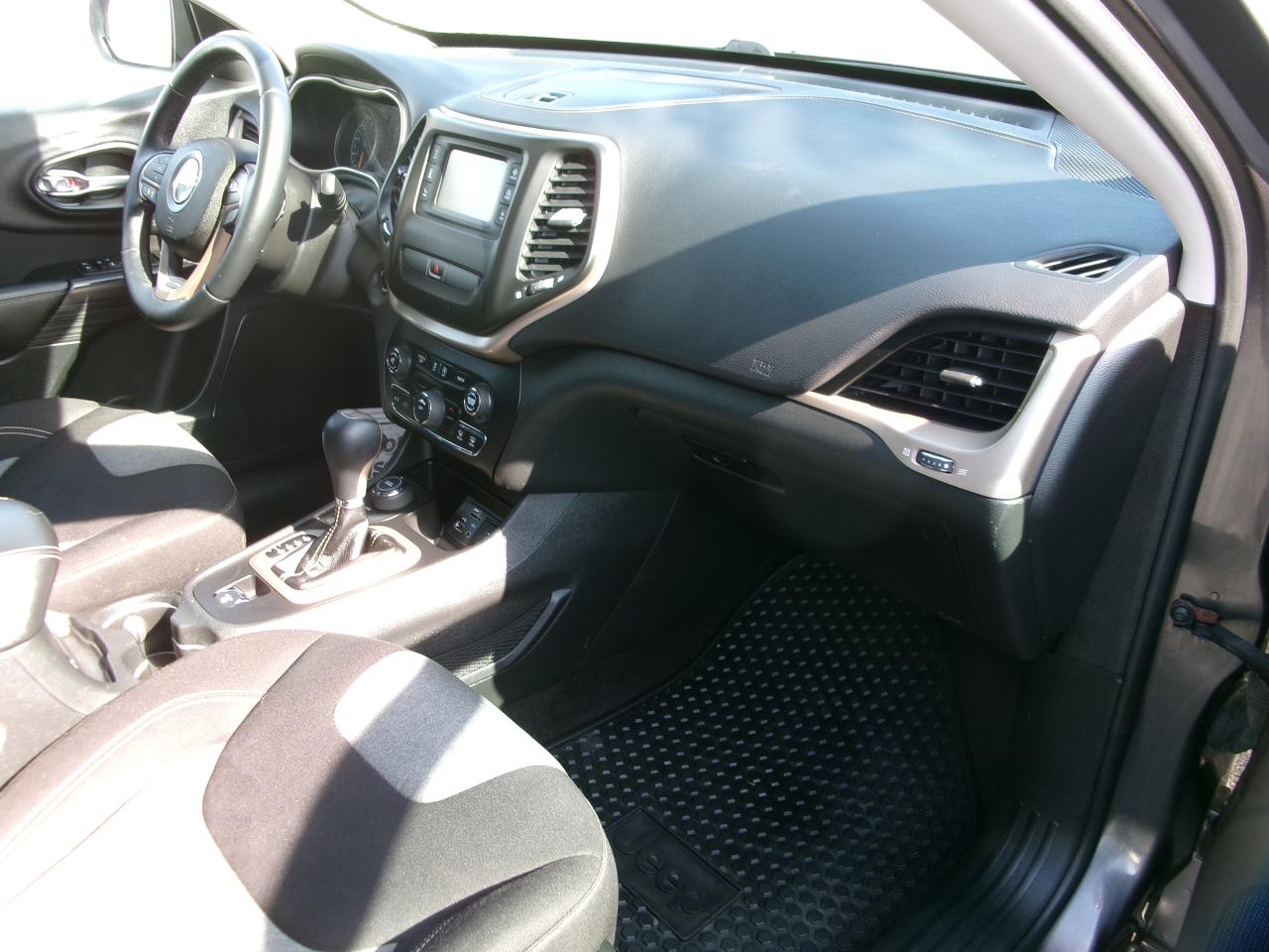2016 Jeep Cherokee Sport  4x4 - Photo #10