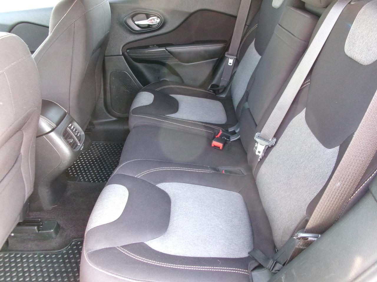 2016 Jeep Cherokee Sport  4x4 - Photo #7