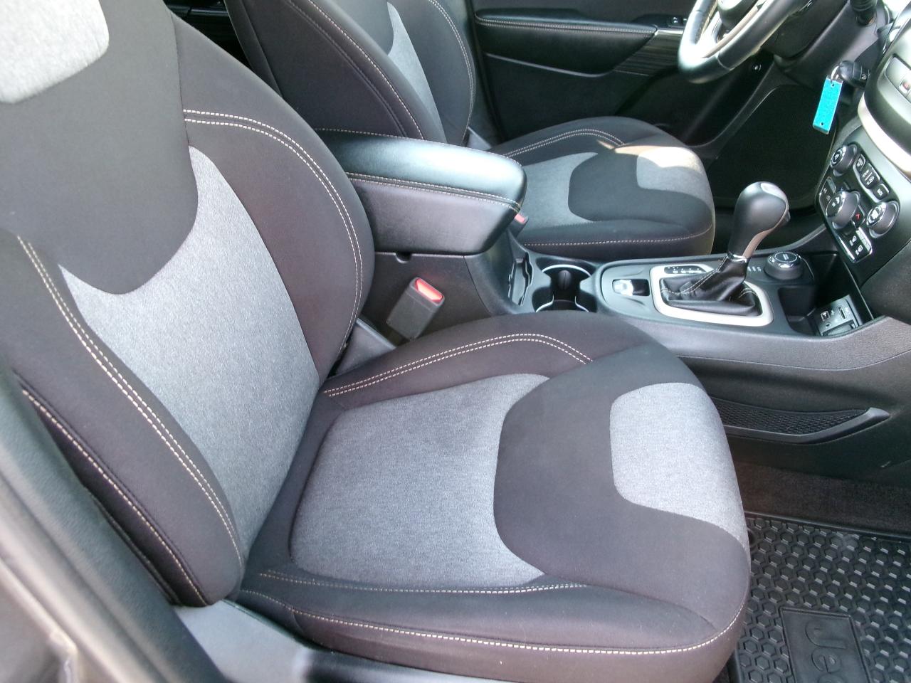 2016 Jeep Cherokee Sport  4x4 - Photo #9