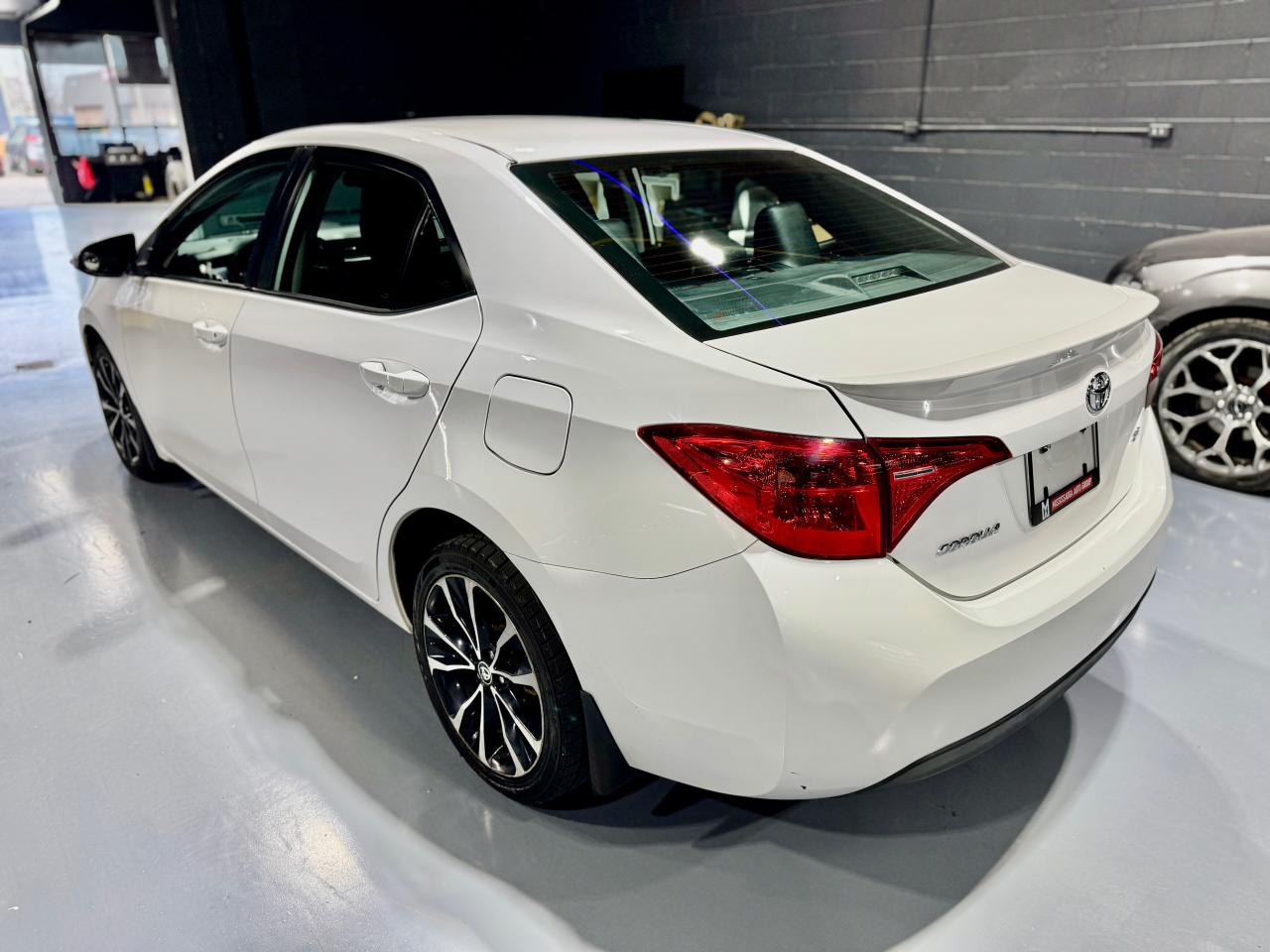 2017 Toyota Corolla SE - Photo #6