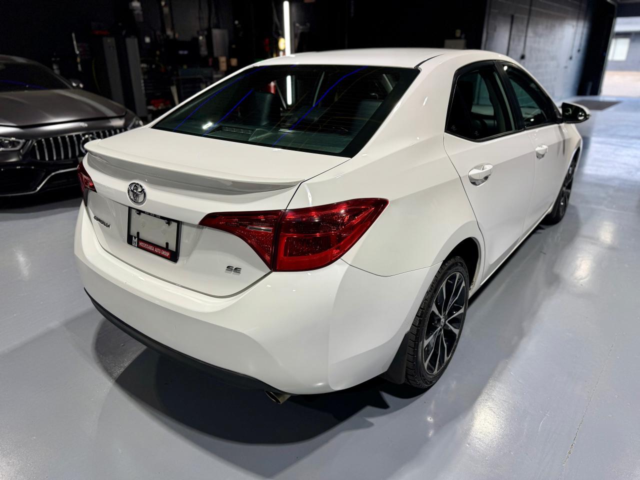 2017 Toyota Corolla SE - Photo #4