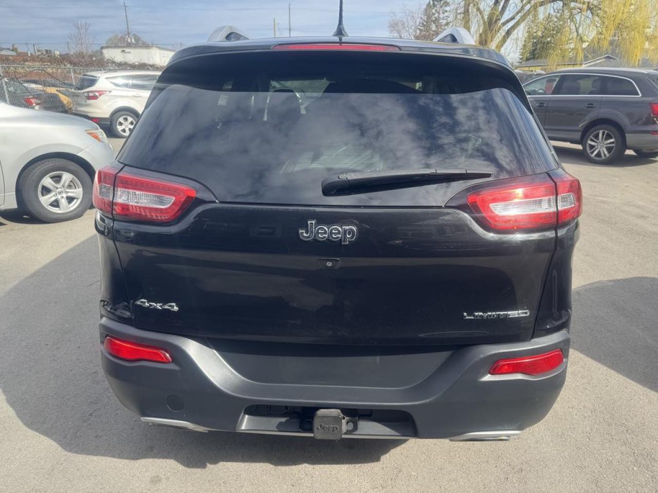 2015 Jeep Cherokee  - Photo #7