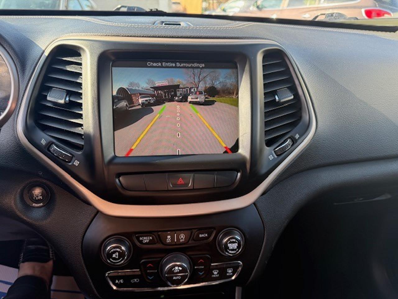 2015 Jeep Cherokee  - Photo #14