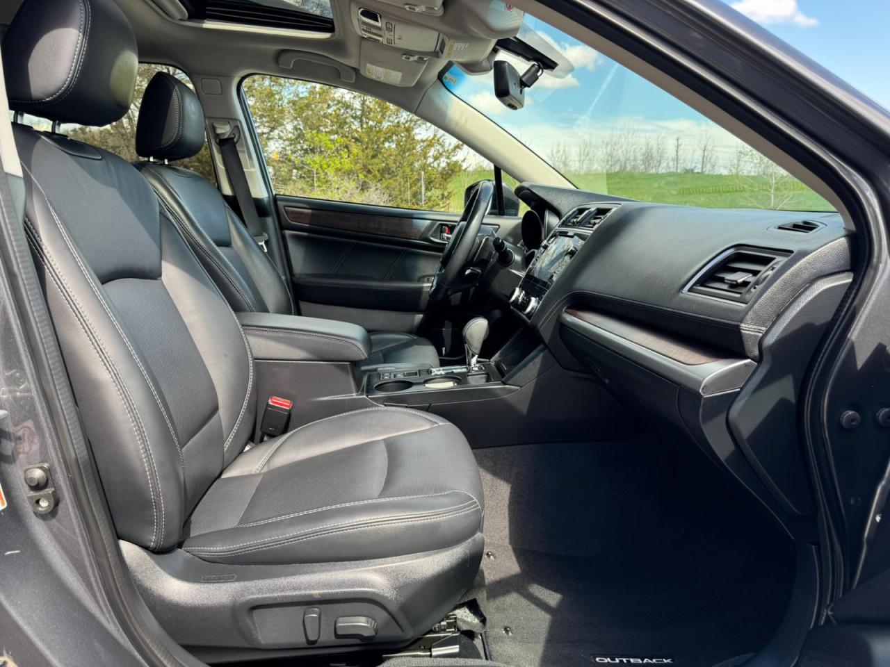 2019 Subaru Outback 3.6R LIMITED | ONE OWNER | LEATHER | SUNROOF | NAV Photo31
