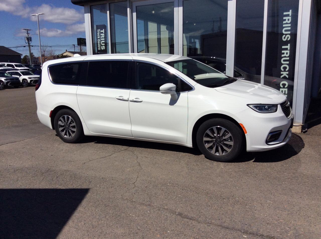 2022 Chrysler Pacifica Hybrid Touring L