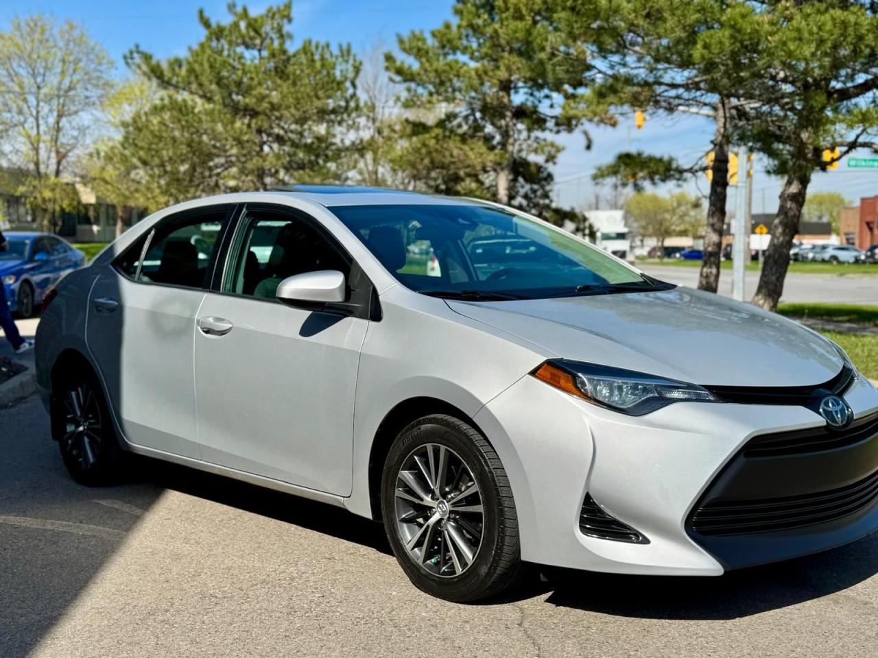 2019 Toyota Corolla LE Photo3
