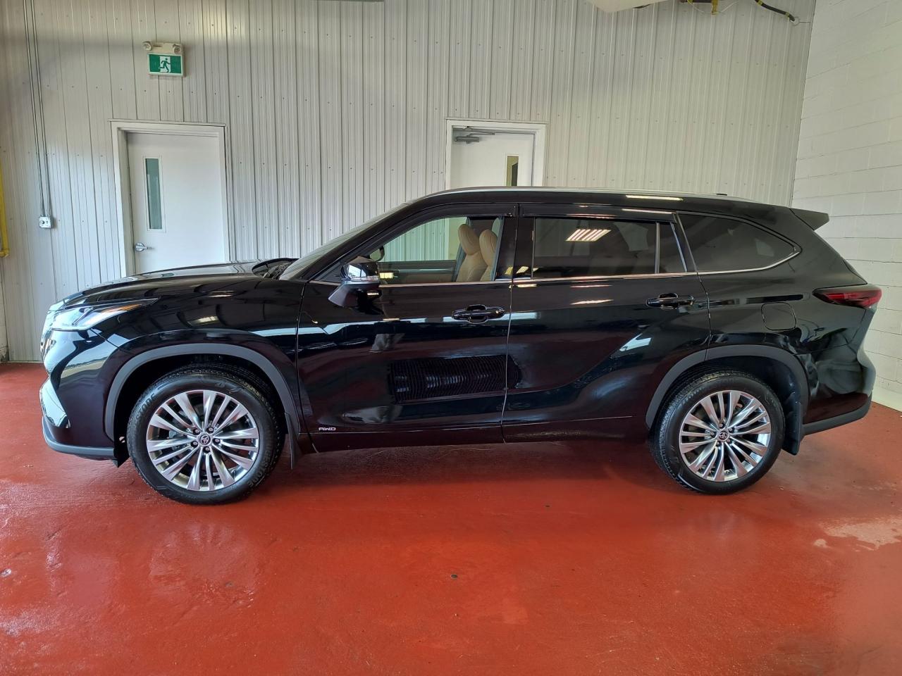 2025 Toyota Highlander HYBRID Limited Platinum AWD Photo1