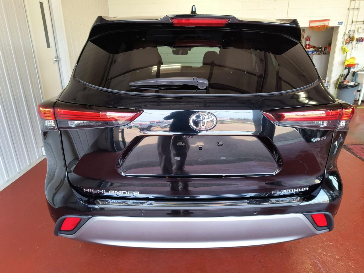 2025 Toyota Highlander HYBRID Limited Platinum AWD Photo