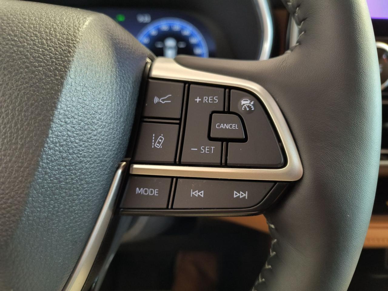 2025 Toyota Highlander HYBRID Limited Platinum AWD Photo