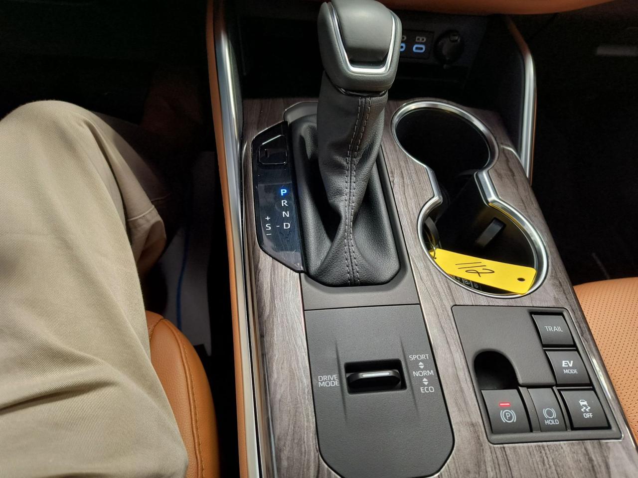 2025 Toyota Highlander HYBRID Limited Platinum AWD Photo
