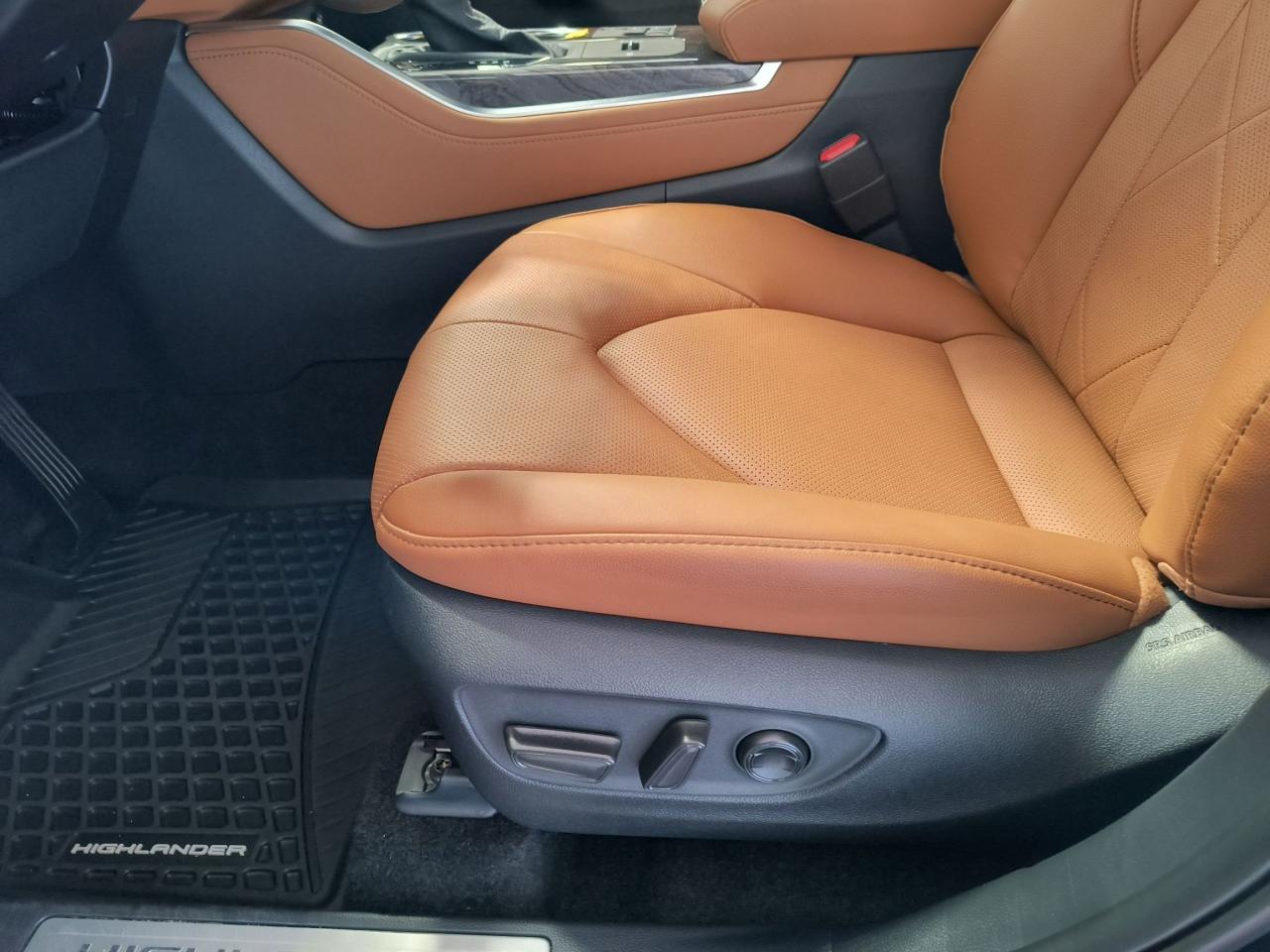2025 Toyota Highlander HYBRID Limited Platinum AWD Photo