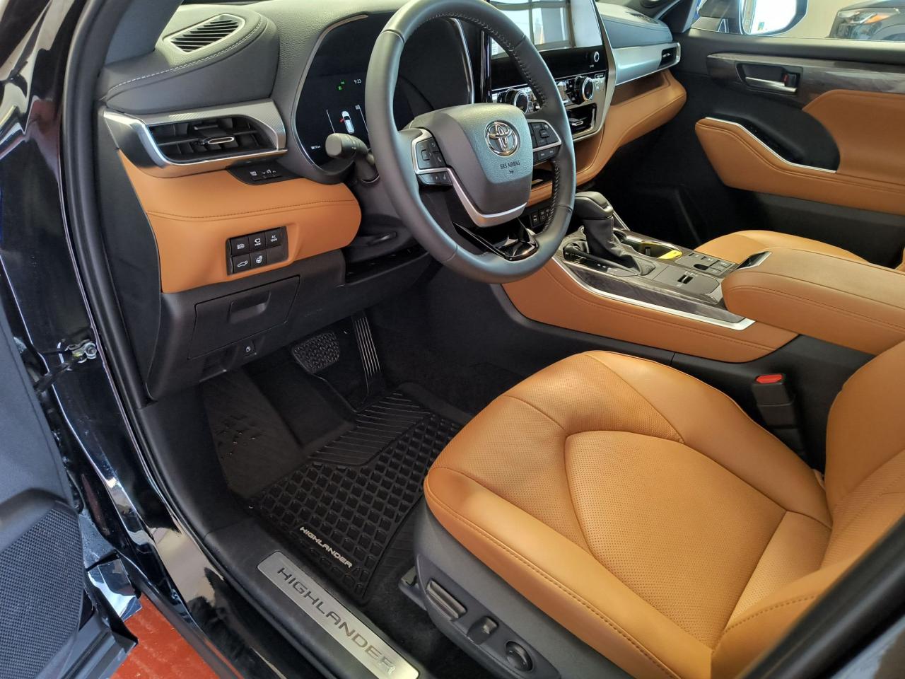 2025 Toyota Highlander HYBRID Limited Platinum AWD Photo
