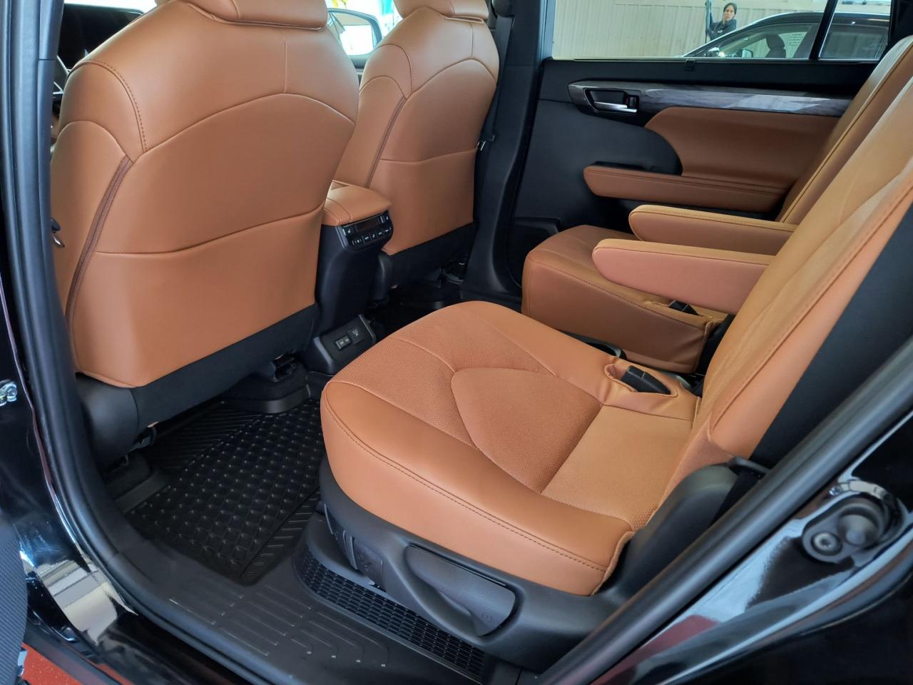 2025 Toyota Highlander HYBRID Limited Platinum AWD Photo