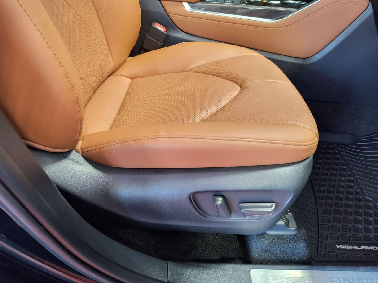 2025 Toyota Highlander HYBRID Limited Platinum AWD Photo