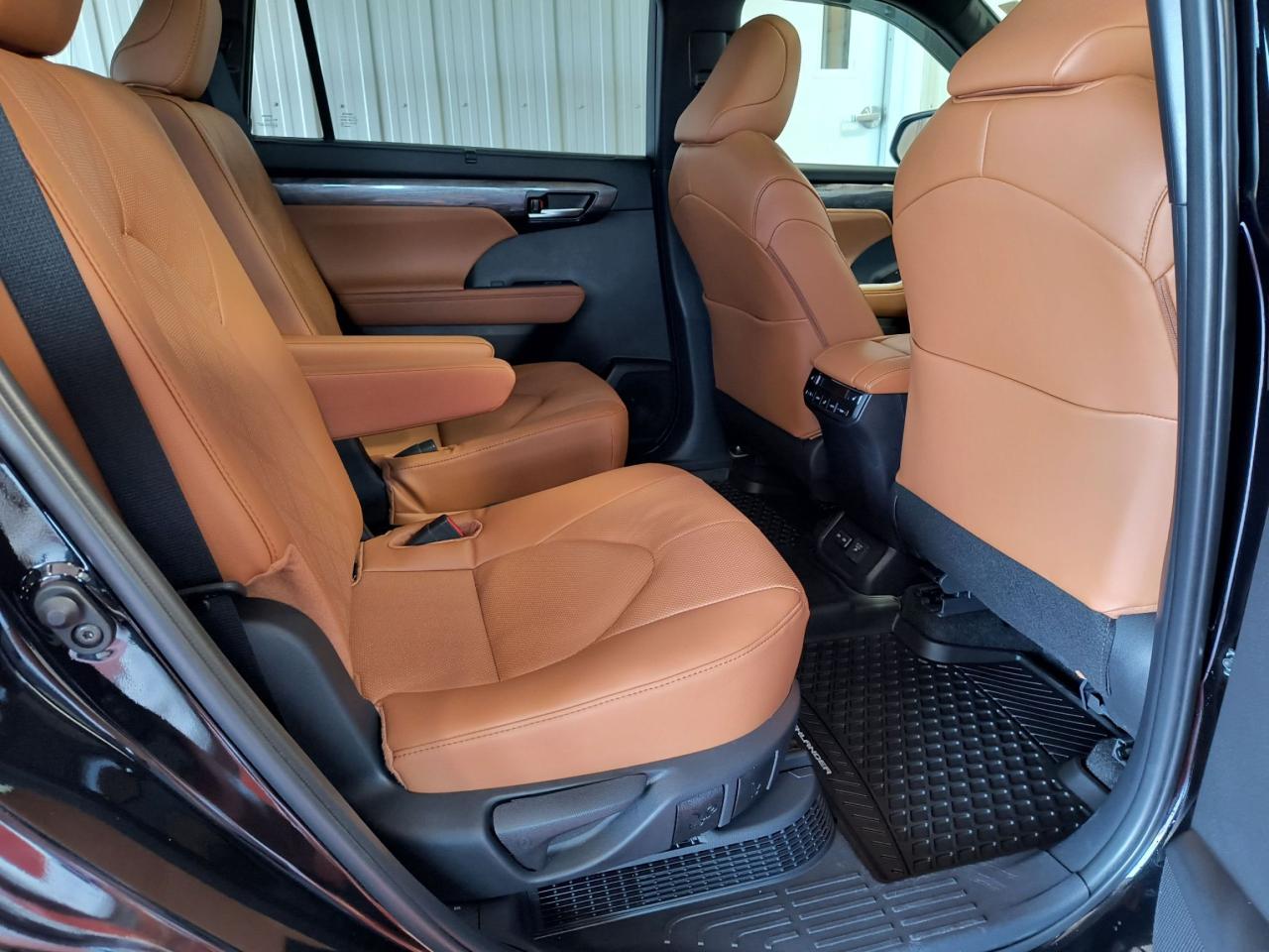 2025 Toyota Highlander HYBRID Limited Platinum AWD Photo