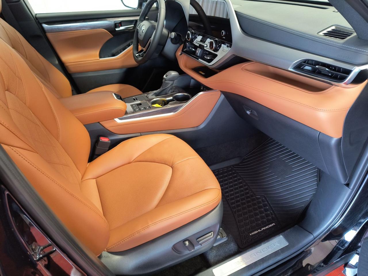 2025 Toyota Highlander HYBRID Limited Platinum AWD Photo