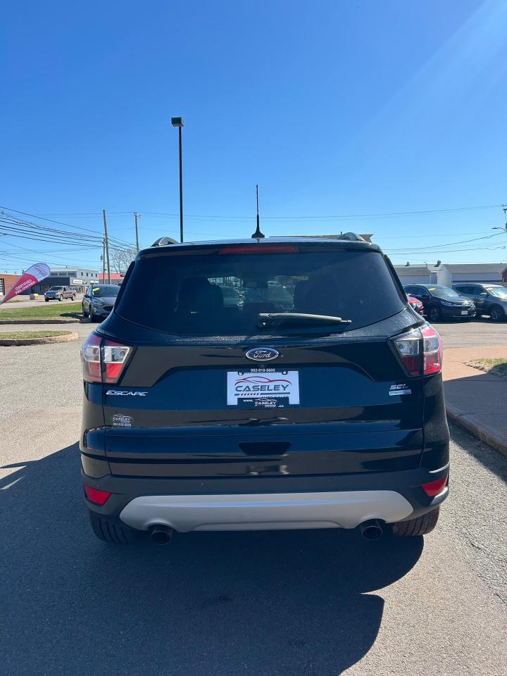 2018 Ford Escape SEL Photo4