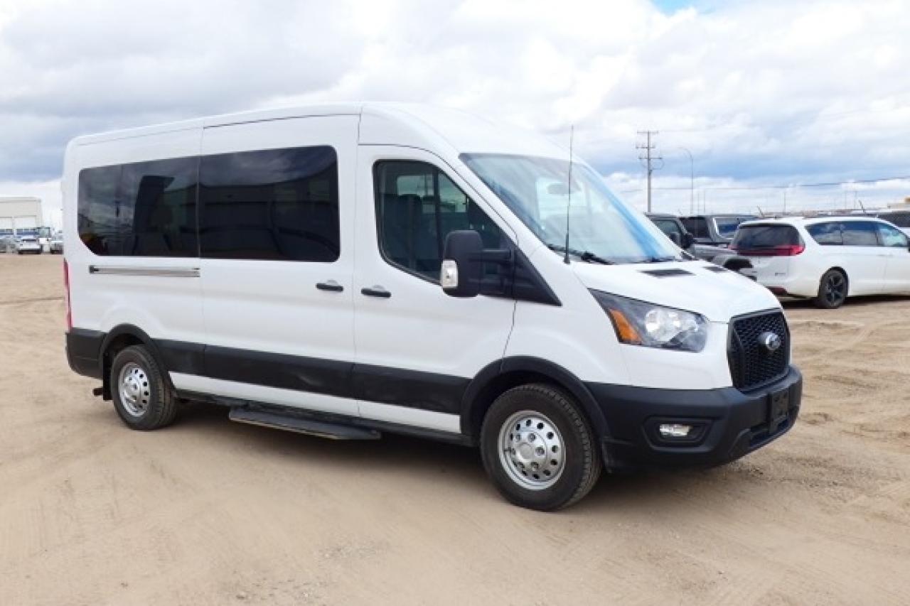 2023 Ford Transit 350 XL 12 pass. Med Roof AWD w/cloth seats, BUC - Photo #4