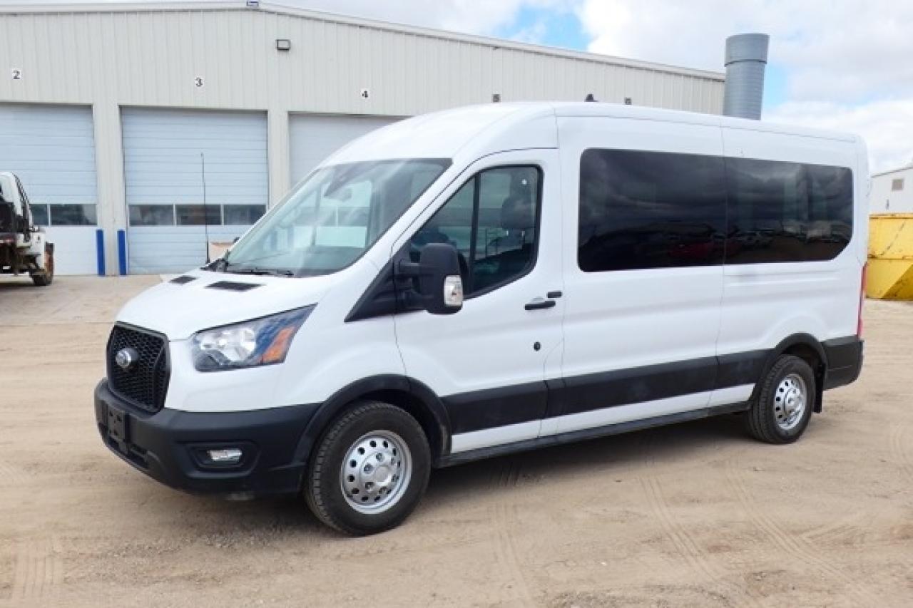 2023 Ford Transit 350 XL 12 pass. Med Roof AWD w/cloth seats, BUC - Photo #2
