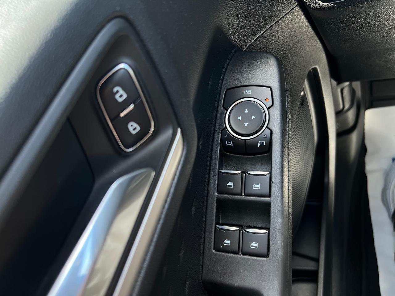 2020 Ford Escape SE - Photo #9