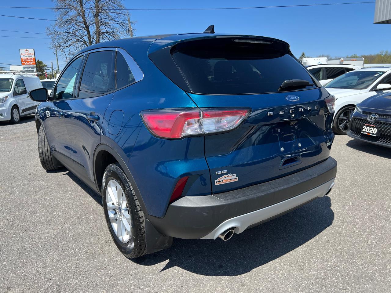 2020 Ford Escape SE - Photo #3