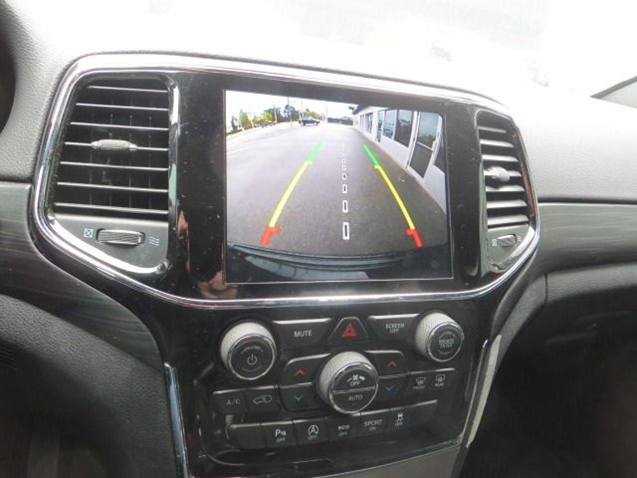 2020 Jeep Grand Cherokee Certified, Laredo, 4x4, navigation, rear camera - Photo #15