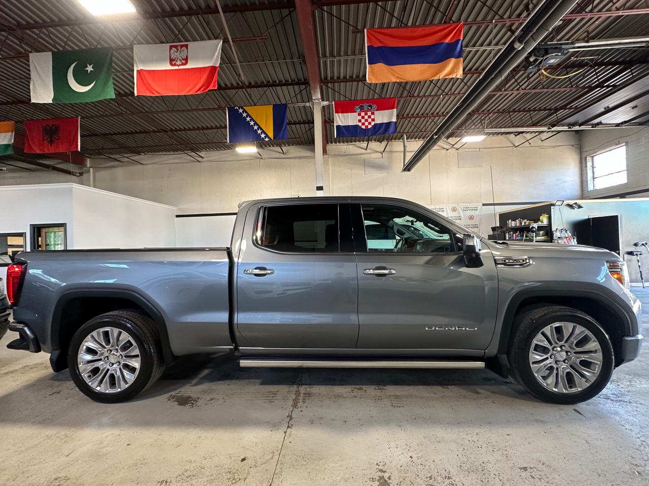 2021 GMC Sierra 1500 DENALI | 6.L 8CYL | SUNROOF | LEATHER | CREW CAB - Photo #5