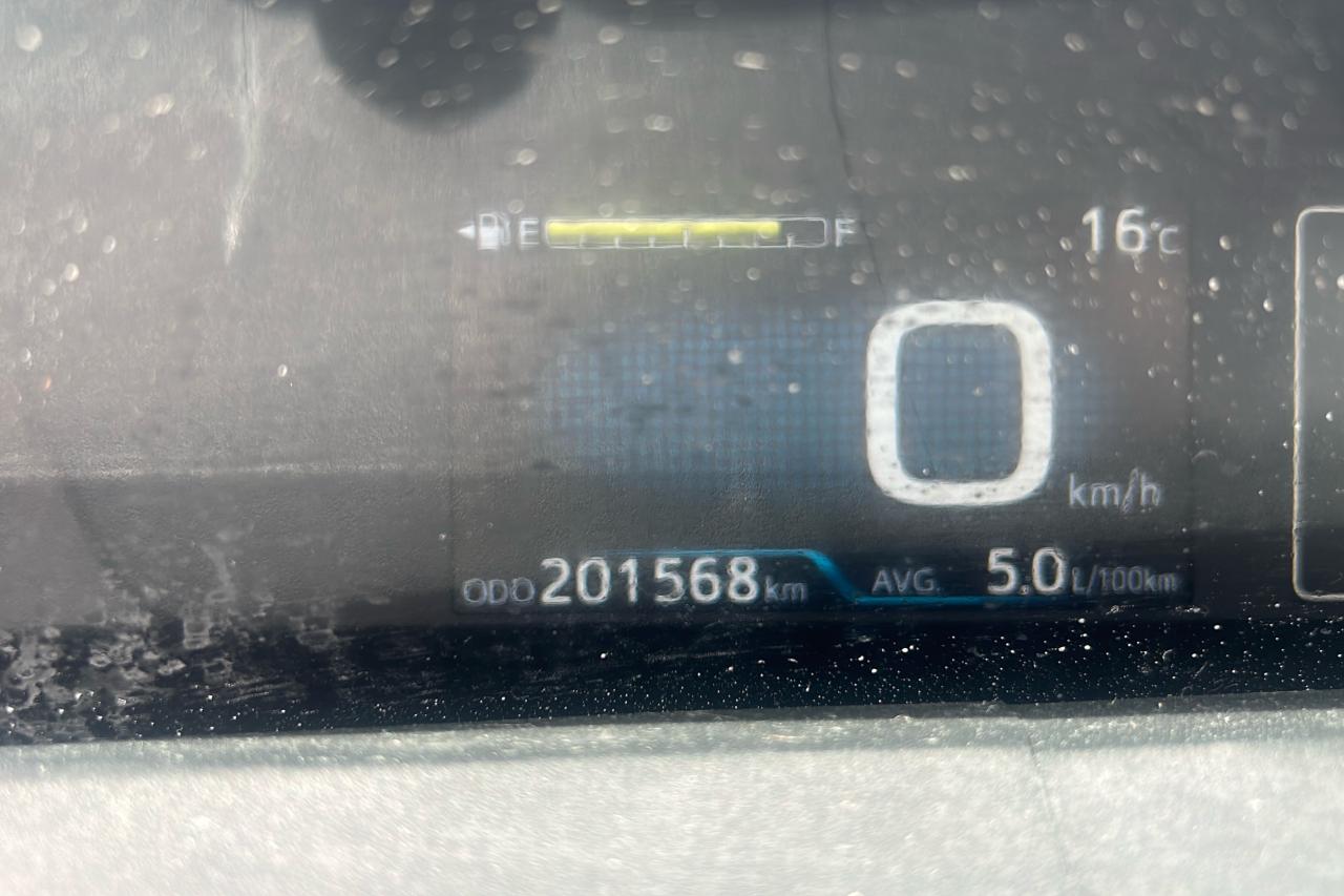 2020 Toyota Prius XLE AWD-e - Photo #13