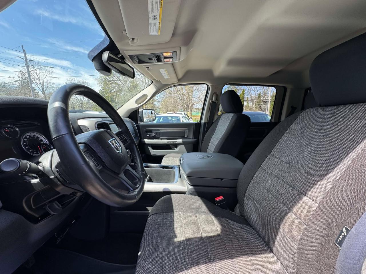 2016 RAM 1500 4WD CREW CAB 140.5" OUTDOORSMAN - Photo #11