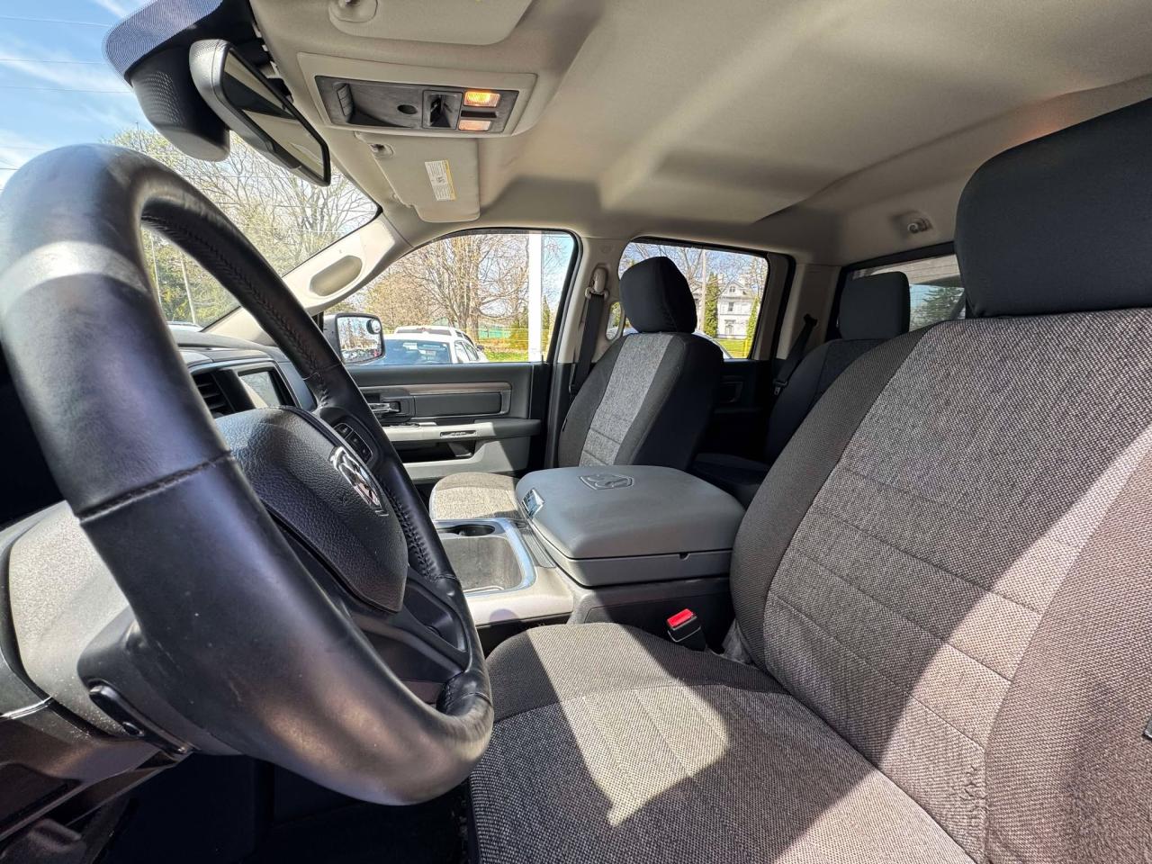 2016 RAM 1500 4WD CREW CAB 140.5" OUTDOORSMAN - Photo #13