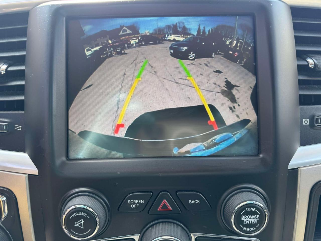 2016 RAM 1500 4WD CREW CAB 140.5" OUTDOORSMAN - Photo #17