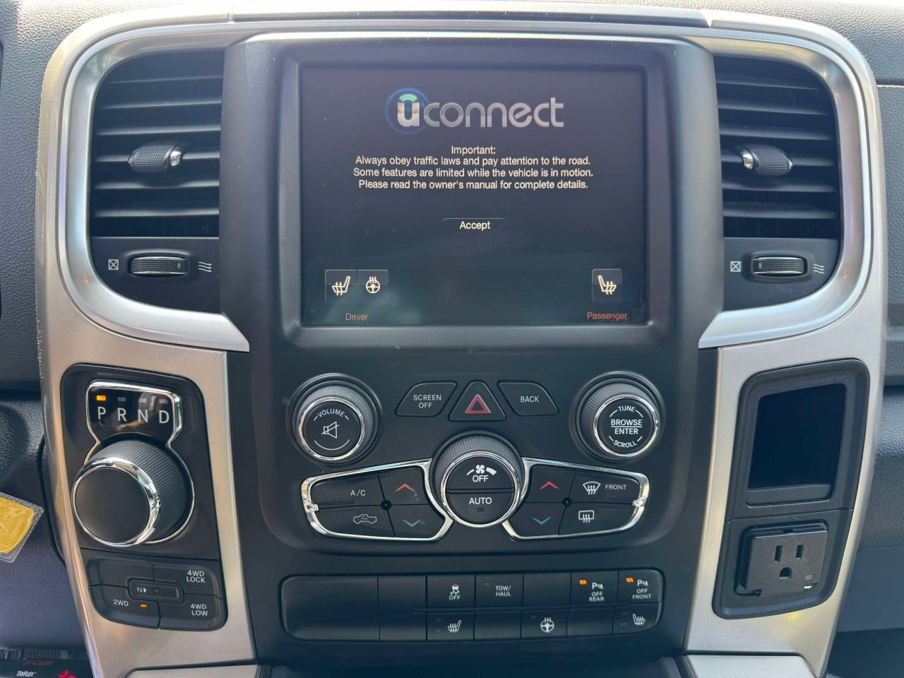 2016 RAM 1500 4WD CREW CAB 140.5" OUTDOORSMAN - Photo #15