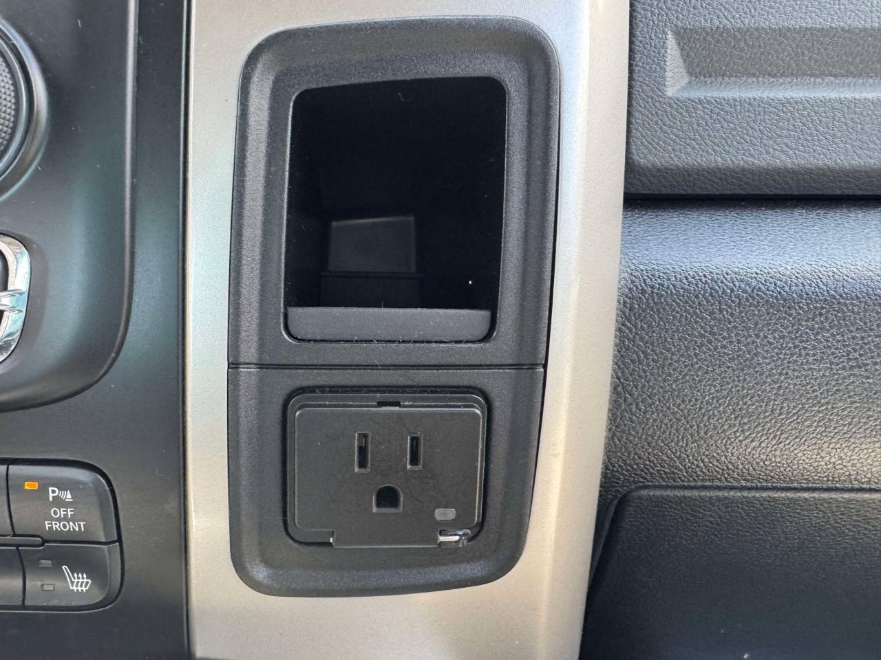 2016 RAM 1500 4WD CREW CAB 140.5" OUTDOORSMAN - Photo #25