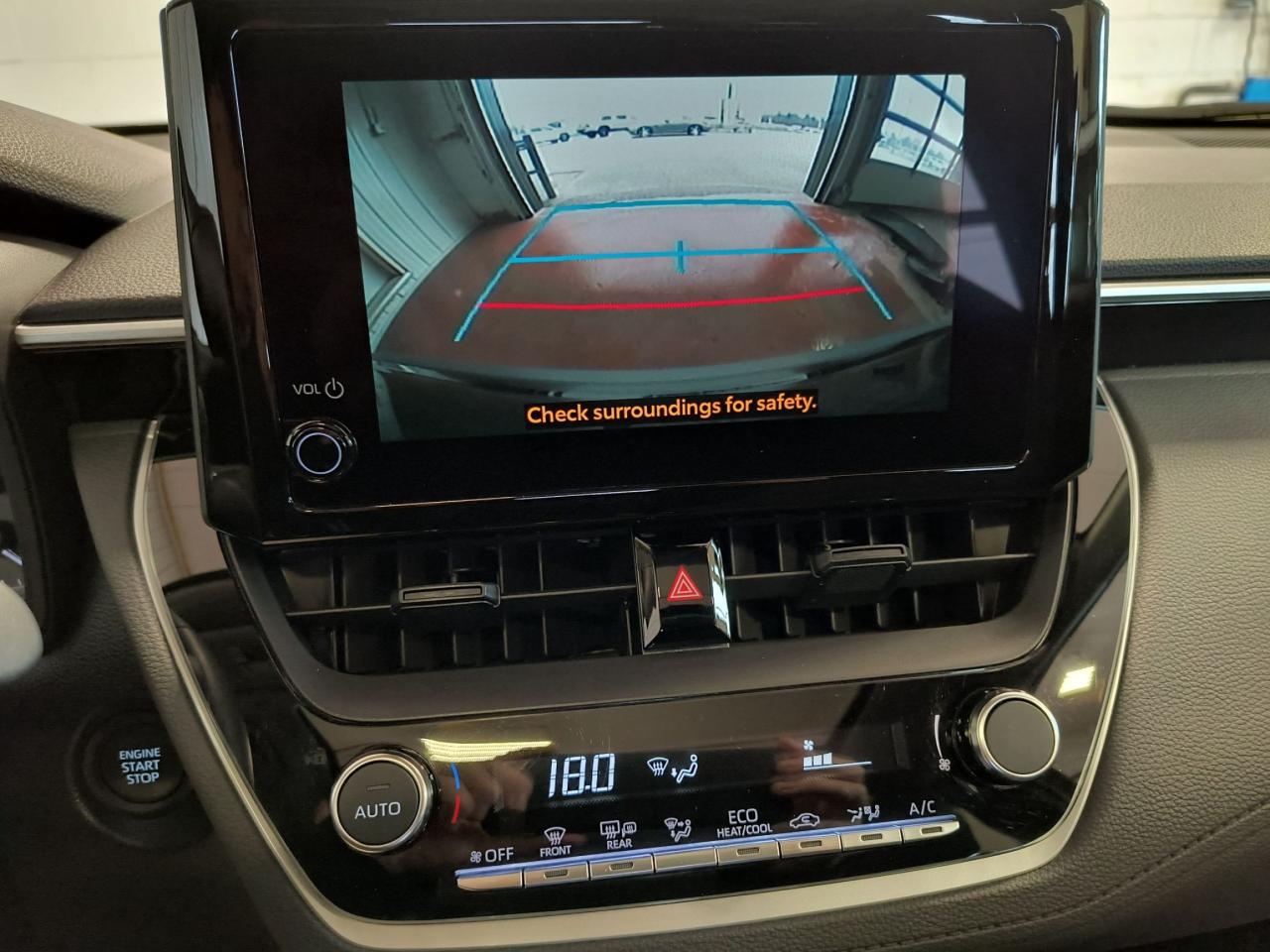 2024 Toyota Corolla Cross LE AWD Photo