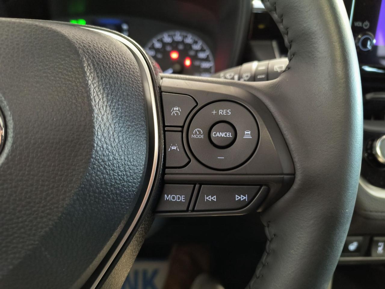 2024 Toyota Corolla Cross LE AWD Photo