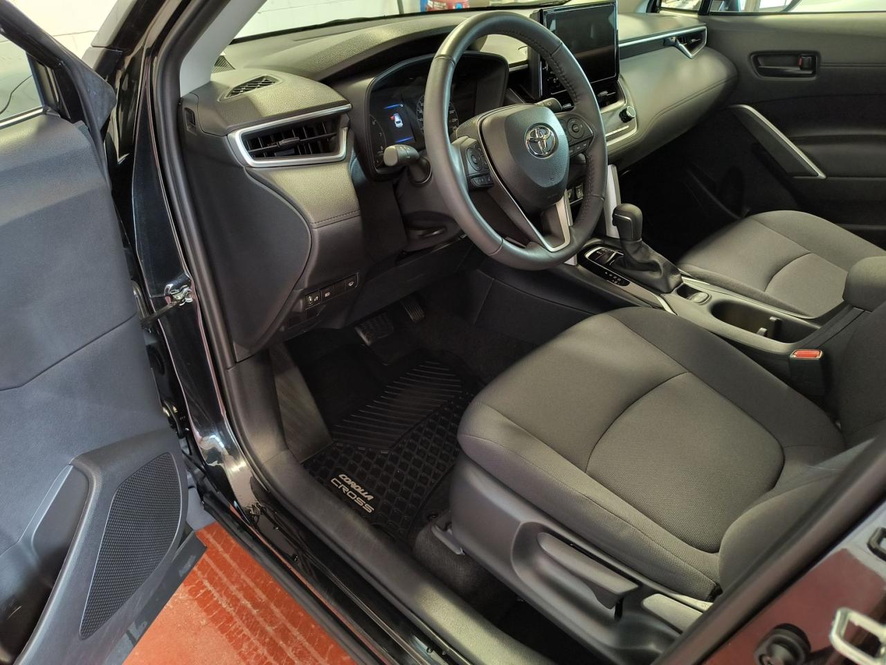2024 Toyota Corolla Cross LE AWD Photo